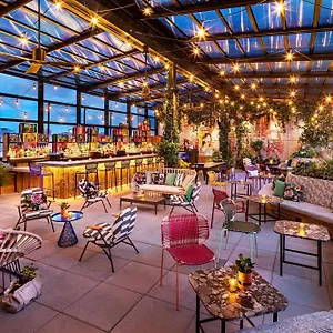 https://moxy-nyc-east-village.us-newyorkcity.com